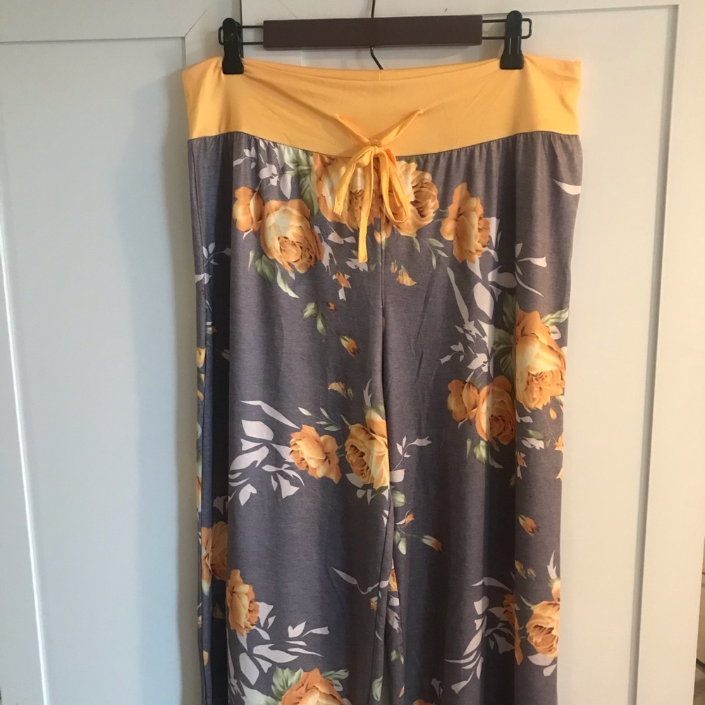 XXL women’s wide leg pant SOFT! Yellow roses